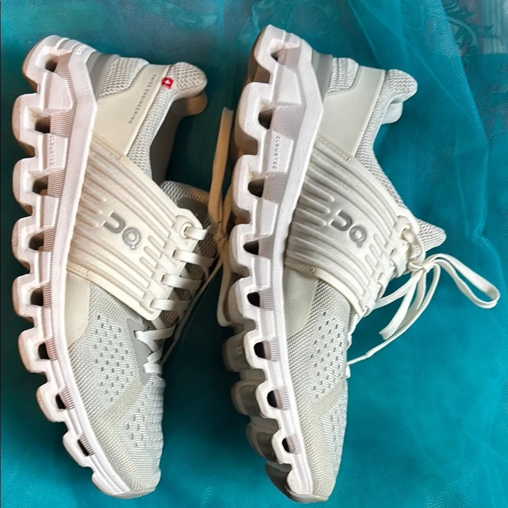 On Cloud Running Cream Sneakers with Breathable Knit Upper - Picture 3 of 5